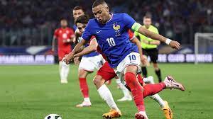 高情商！王楚钦赛后采访，感谢国乒队友，6-0后更加释放